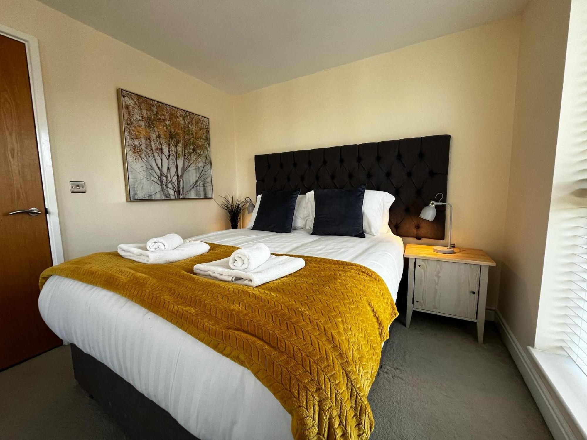 Three Bedroom Townhouse With Parking Telford Esterno foto