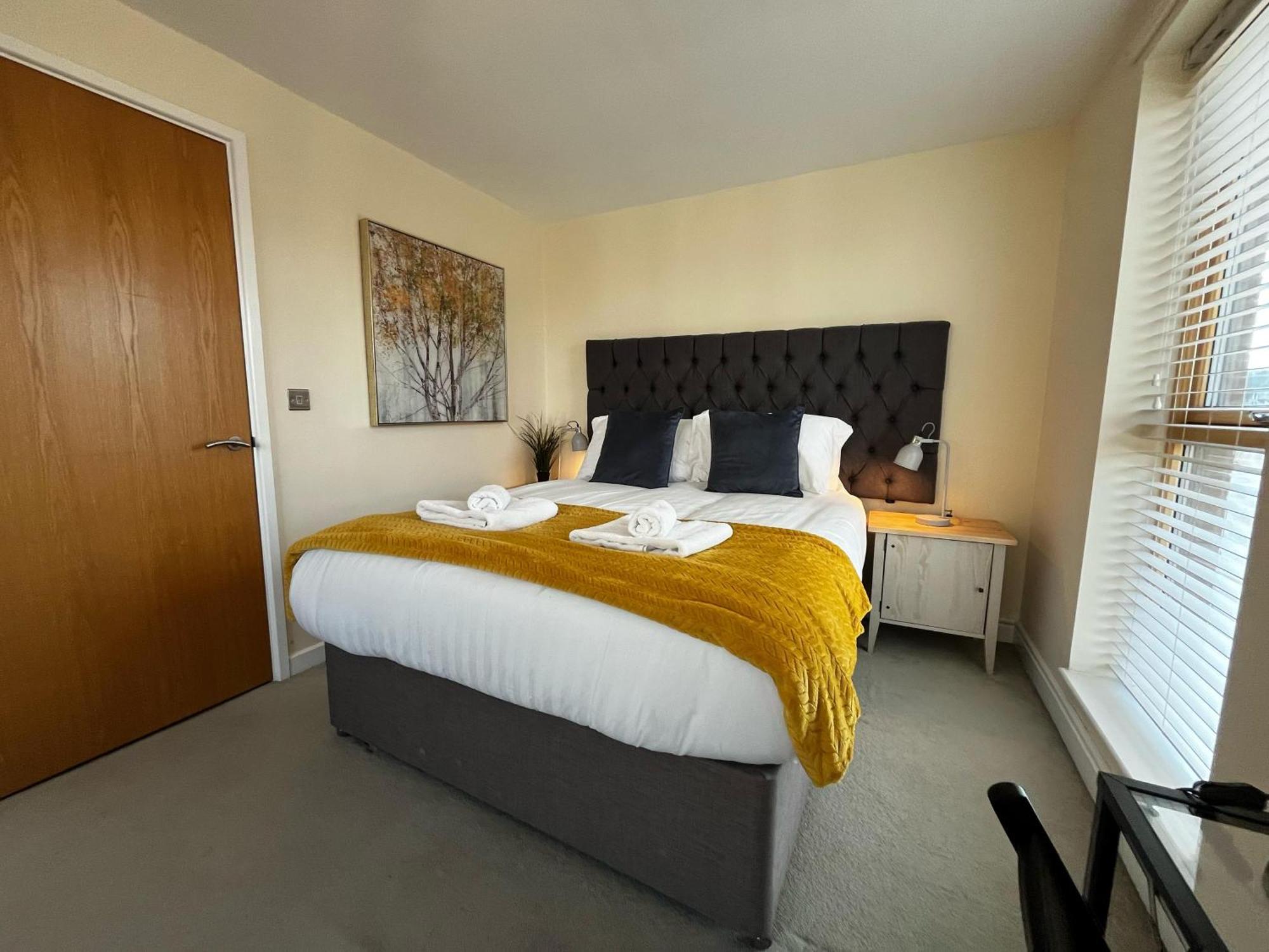 Three Bedroom Townhouse With Parking Telford Esterno foto