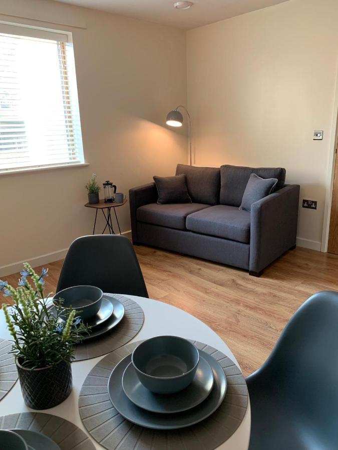 Three Bedroom Townhouse With Parking Telford Esterno foto